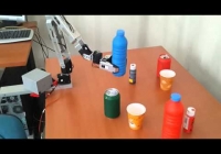Barmen robot: Bu robot bir çok bardağın arasından istenilen bardağı sizin için alıyor.